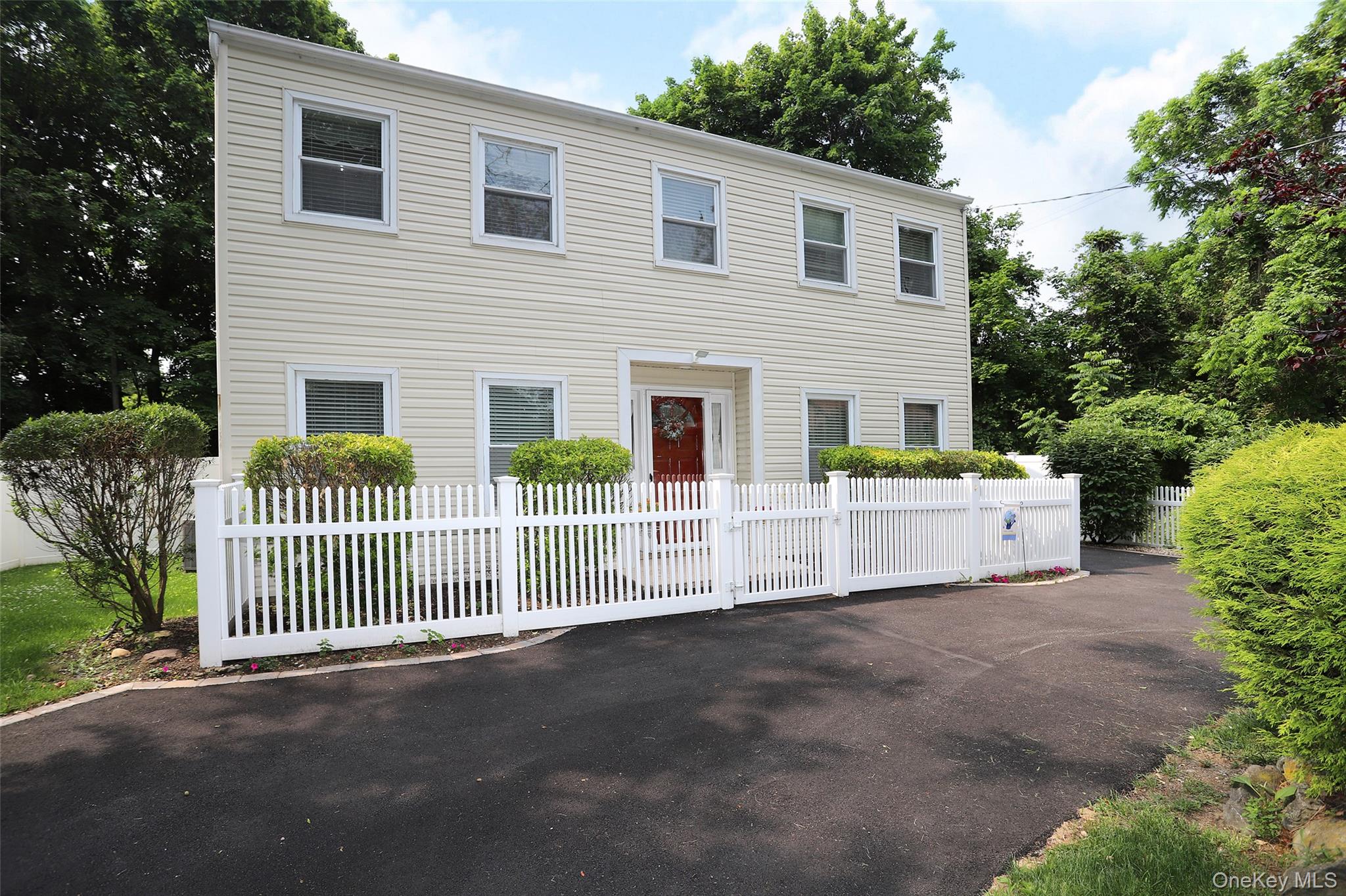 36 Rose Street, Smithtown, NY 11787