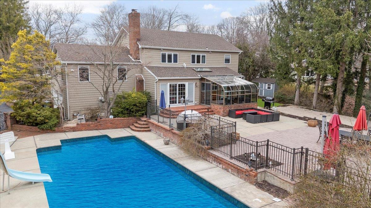 4 Redington Court, Dix Hills, NY 11746