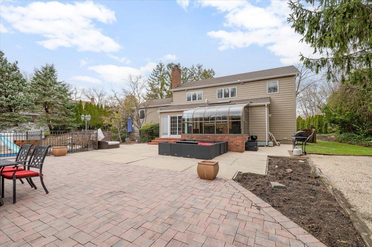 4 Redington Court, Dix Hills, NY 11746
