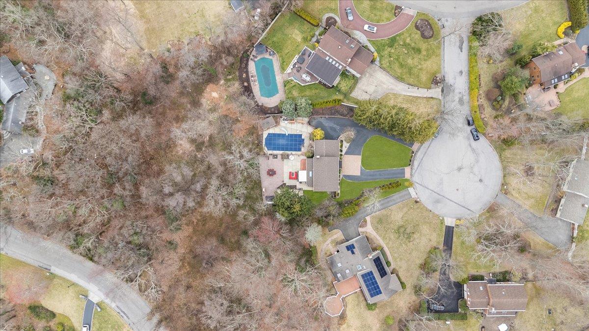 4 Redington Court, Dix Hills, NY 11746