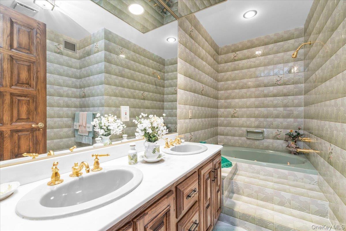 118 Malba Drive, Malba, NY 11357