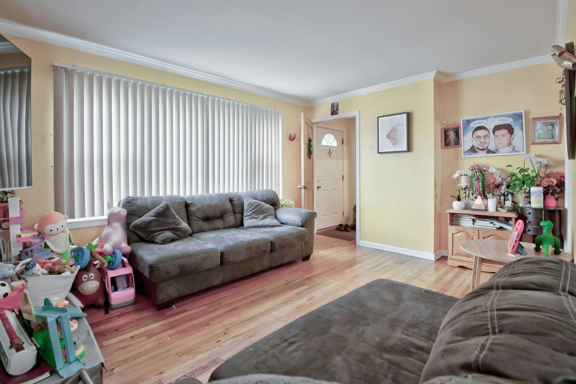 24 Gilroy Avenue, Uniondale, NY 11553