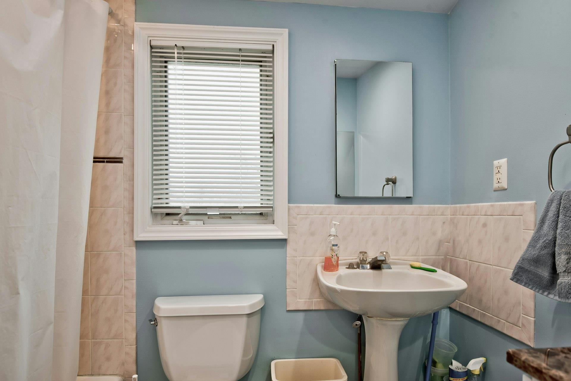 24 Gilroy Avenue, Uniondale, NY 11553