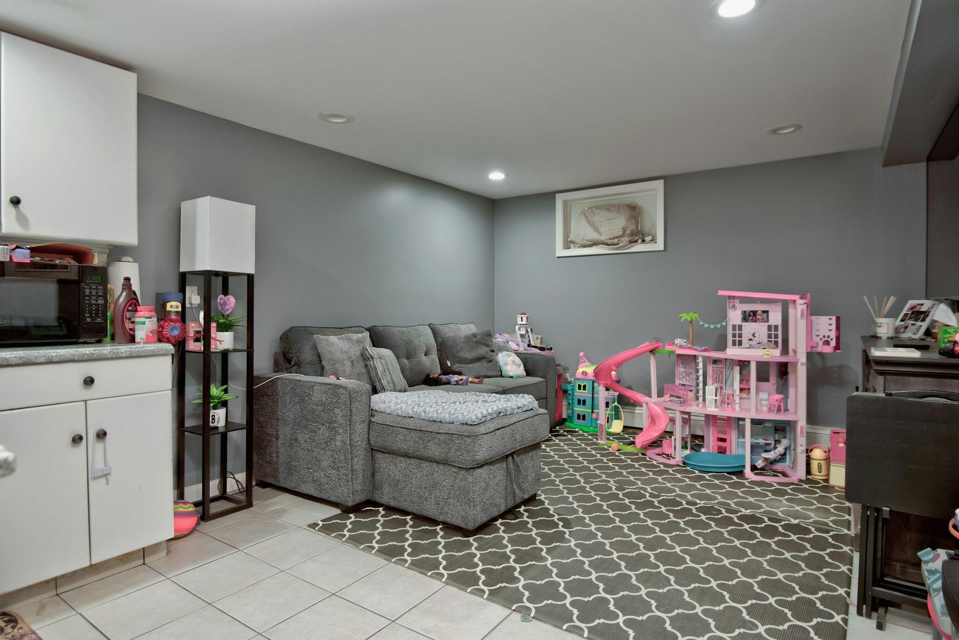 24 Gilroy Avenue, Uniondale, NY 11553