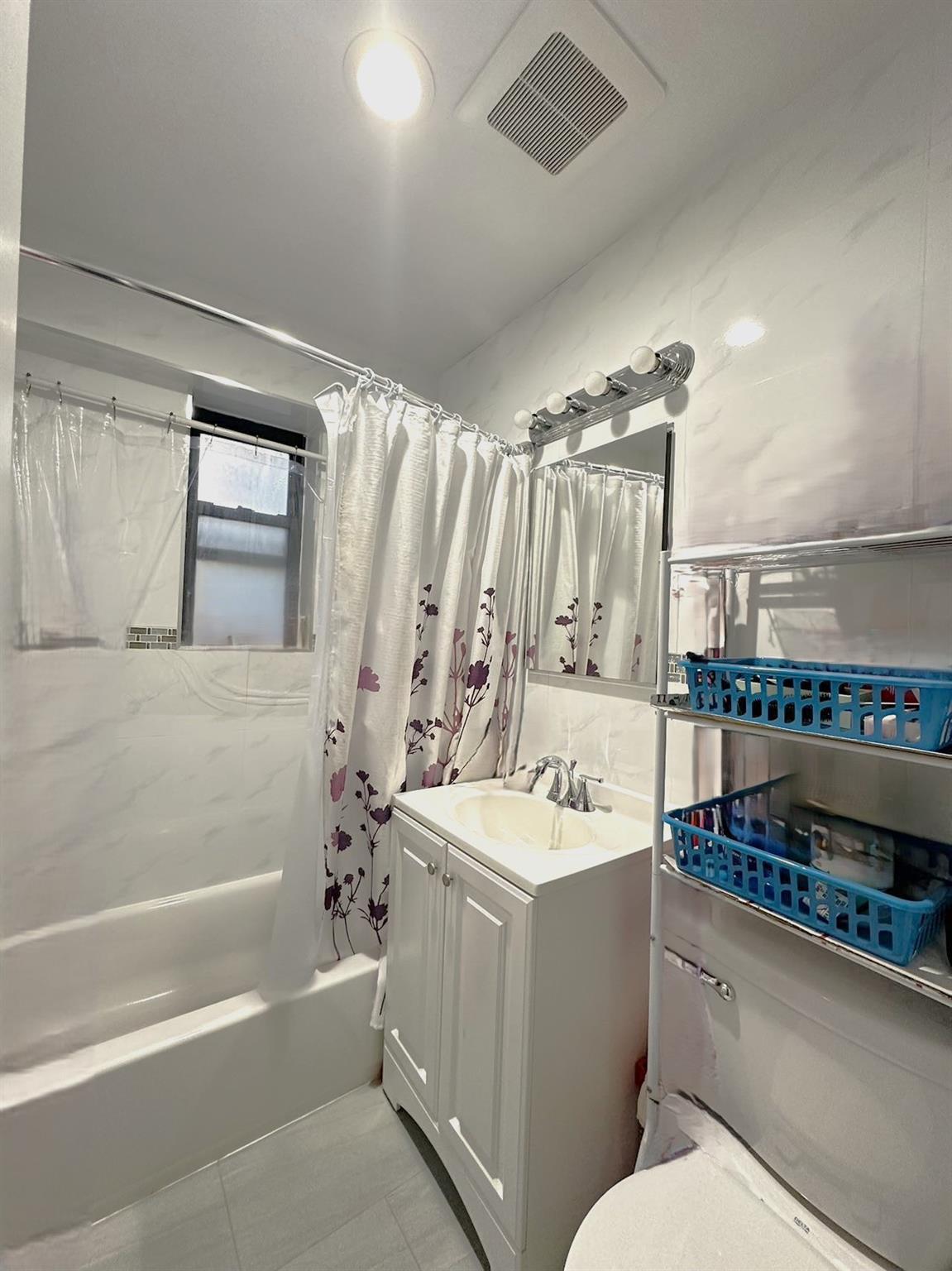 140-33 34th Ave # 2B, Flushing, NY 11354