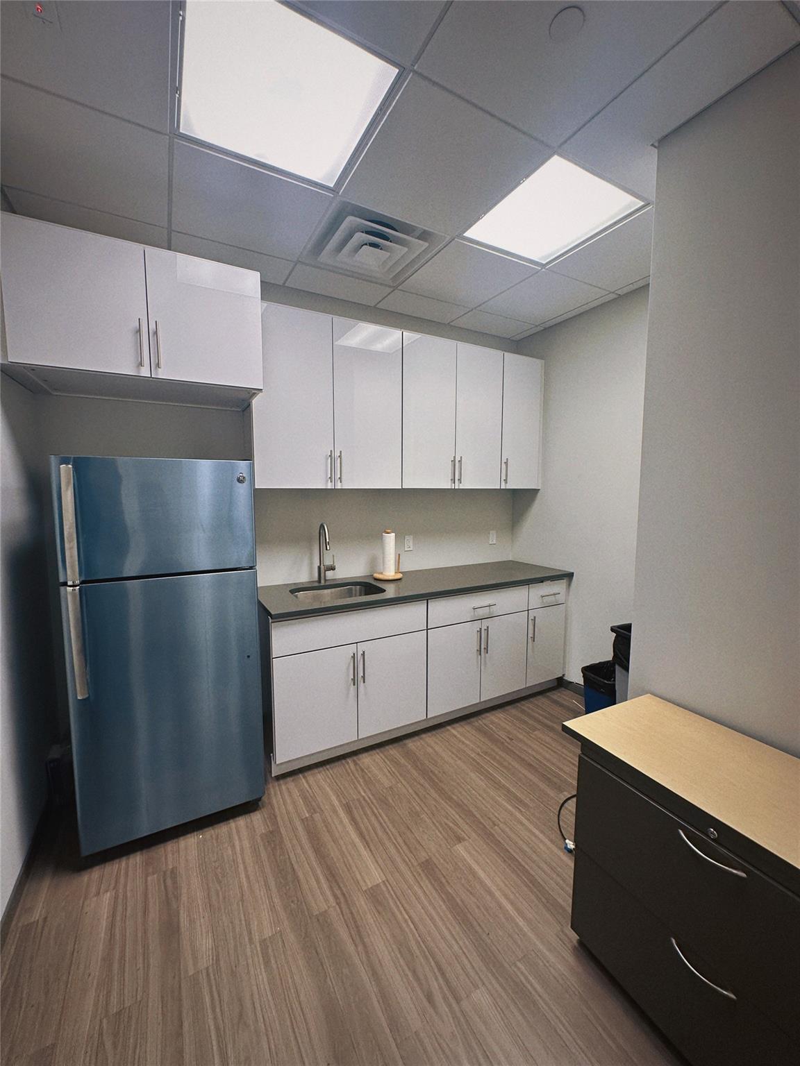 131-07 40th Rd # E27-E28, Flushing, NY 11354