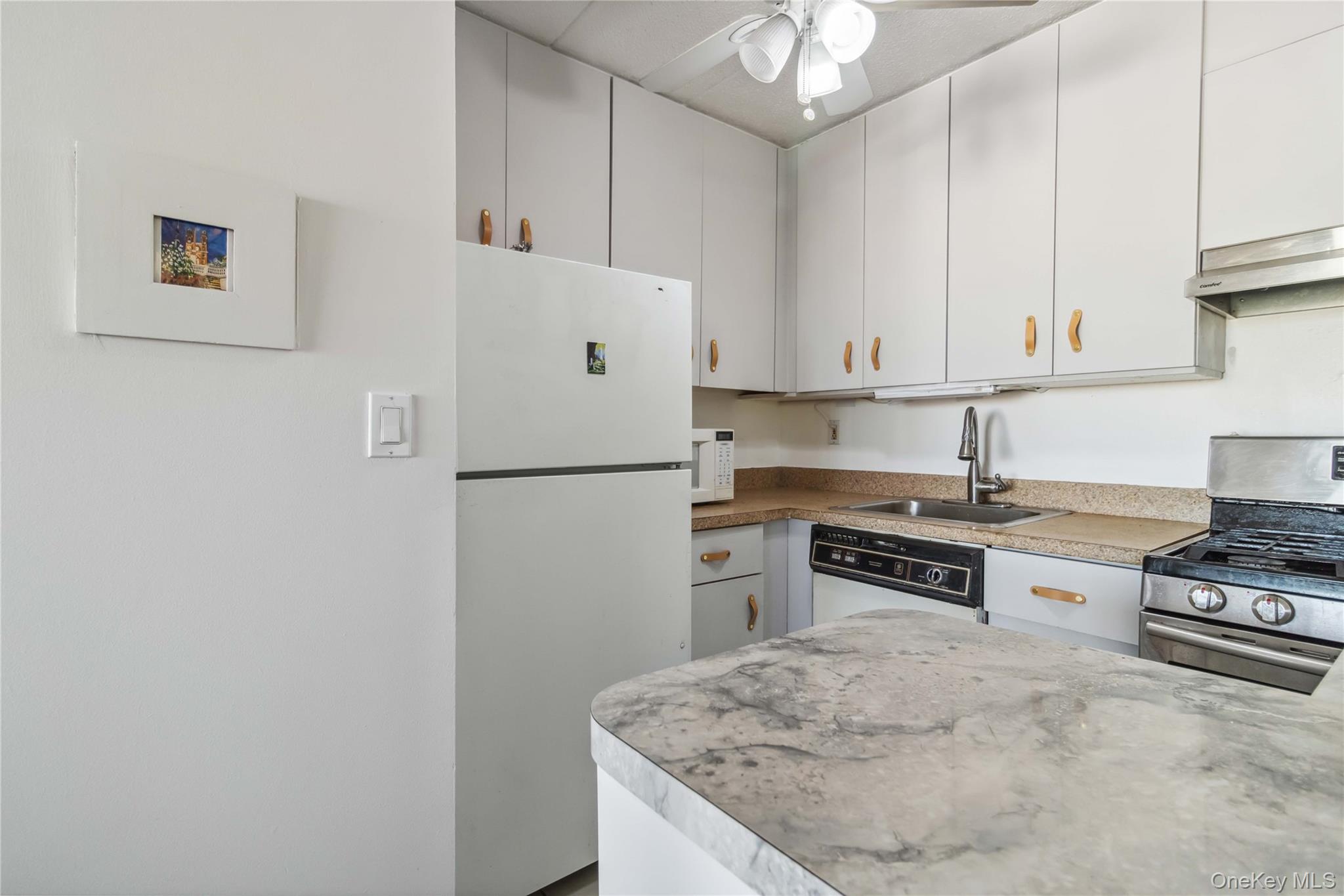 23-22 30 Road # 7D, Astoria, NY 11102