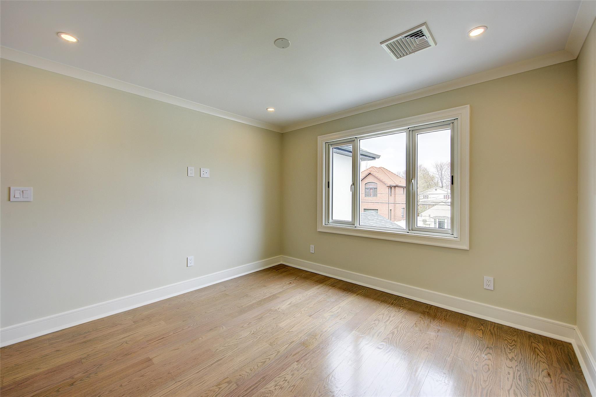 163-61 20th Ave, Whitestone, NY 11357