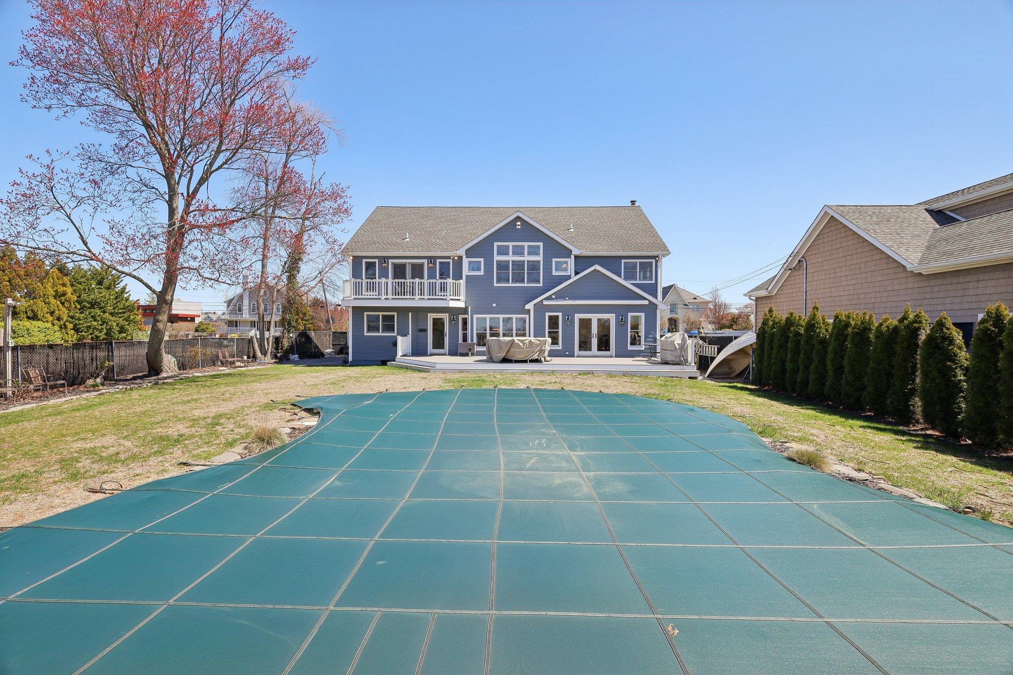 230 W Islip Road, West Islip, NY 11795