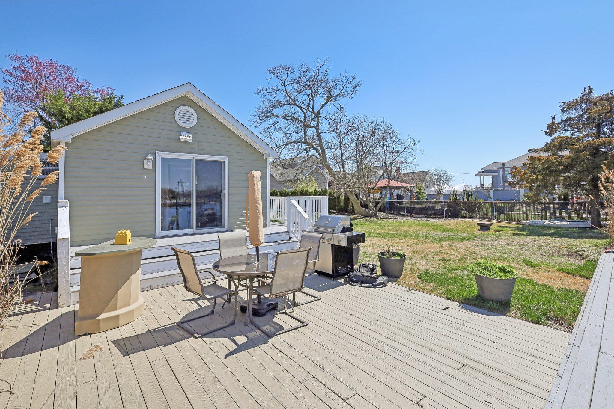 230 W Islip Road, West Islip, NY 11795