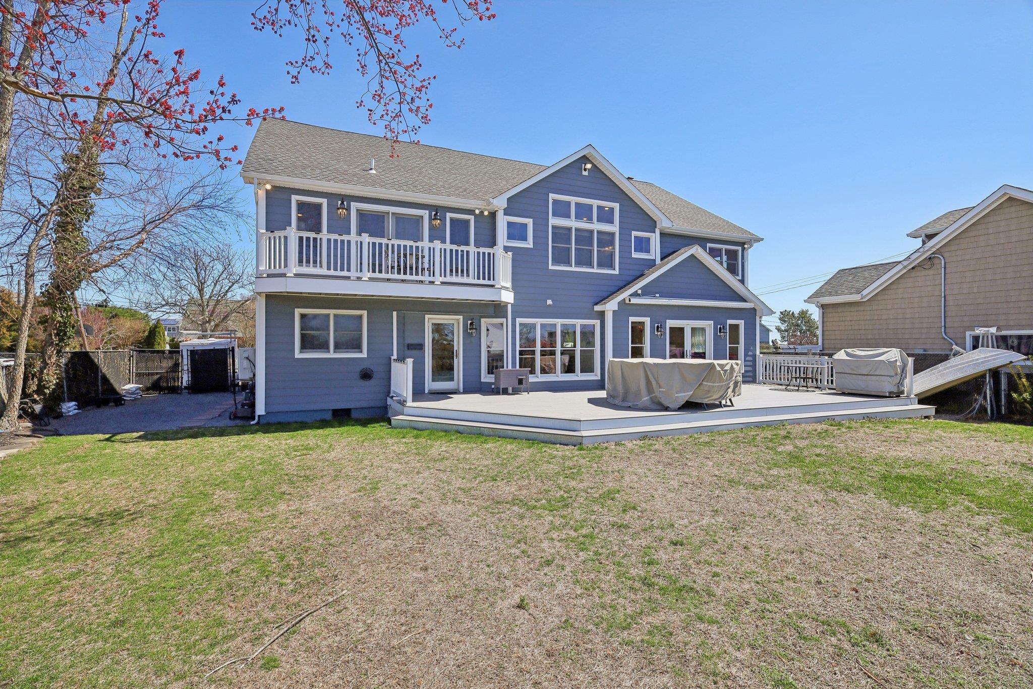 230 W Islip Road, West Islip, NY 11795