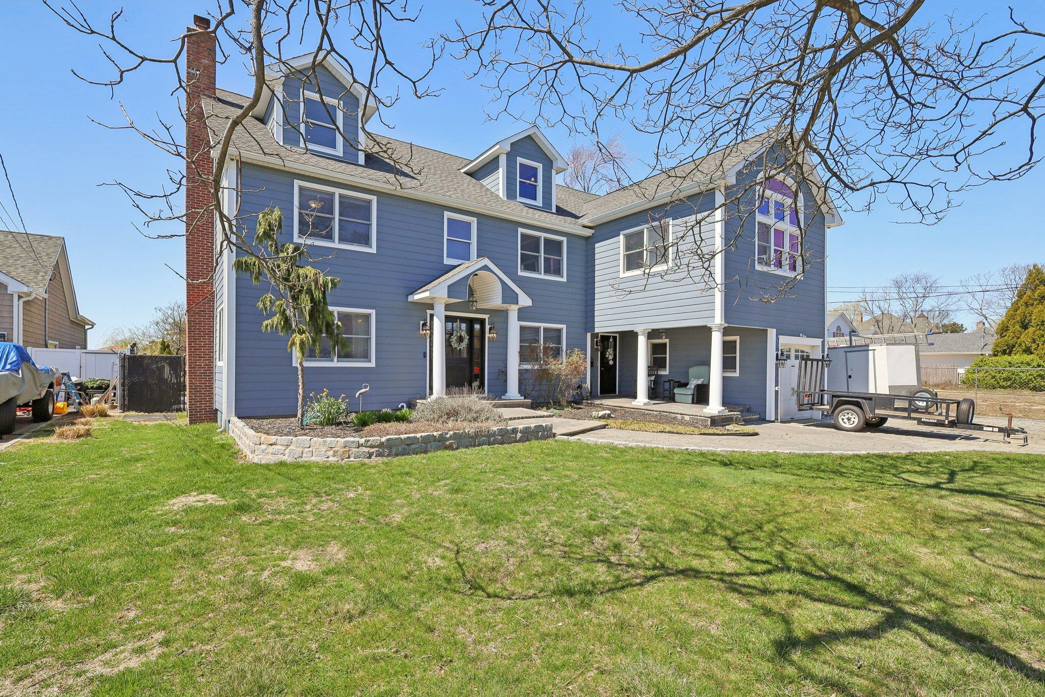 230 W Islip Road, West Islip, NY 11795