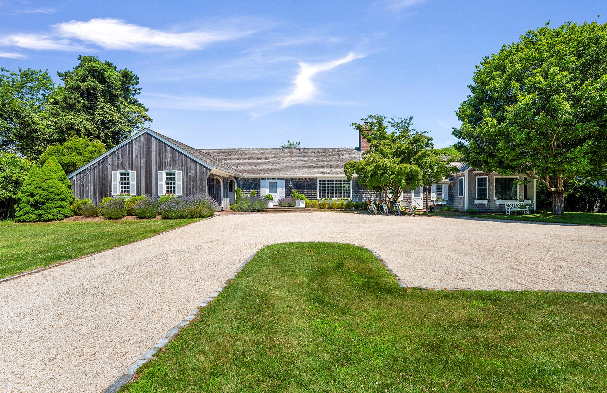 19 Quaquanantuck Lane, Quogue, NY 11959