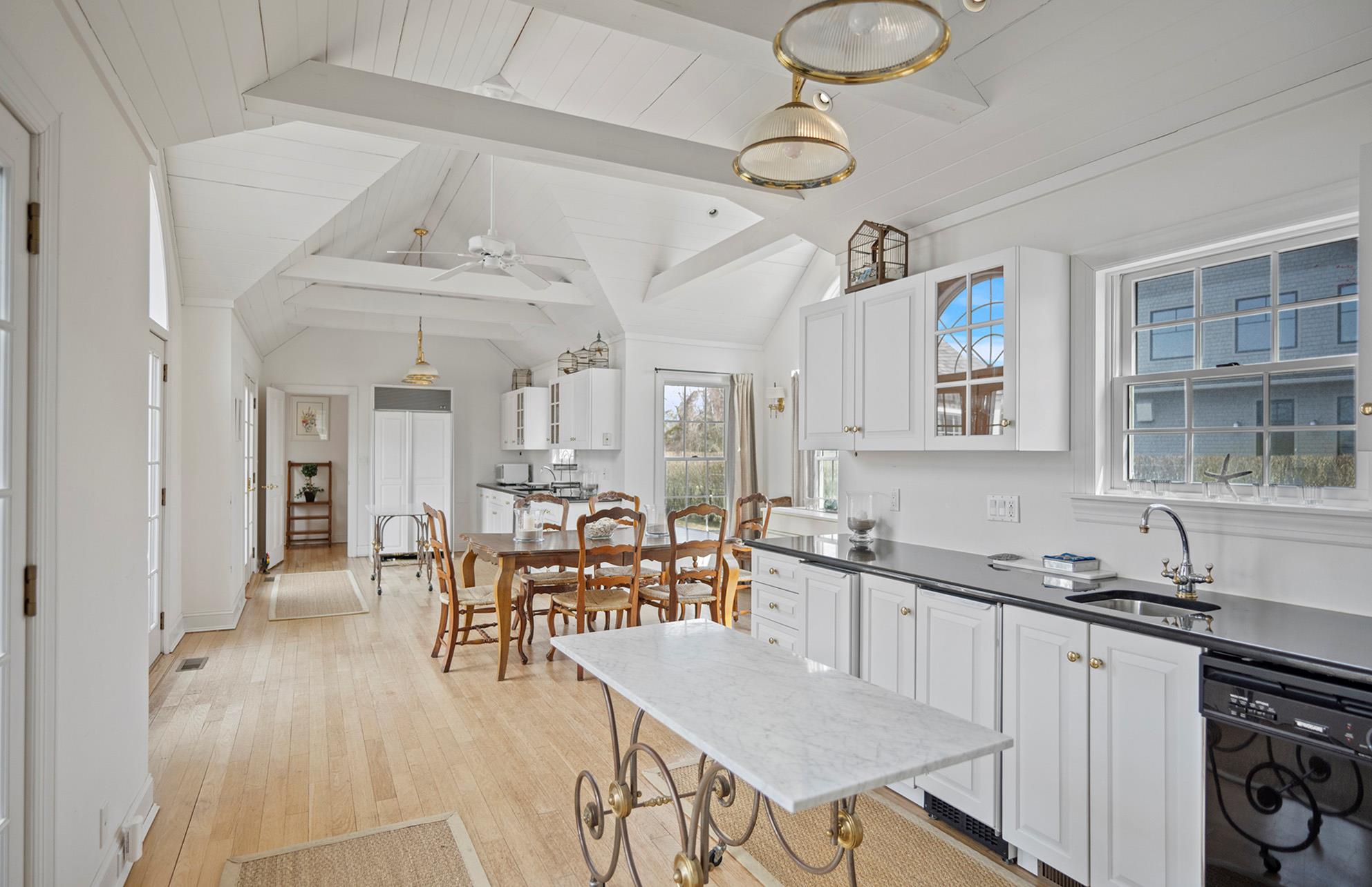 19 Quaquanantuck Lane, Quogue, NY 11959