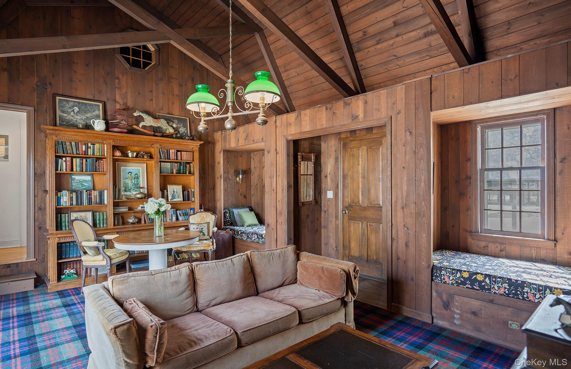 19 Quaquanantuck Lane, Quogue, NY 11959