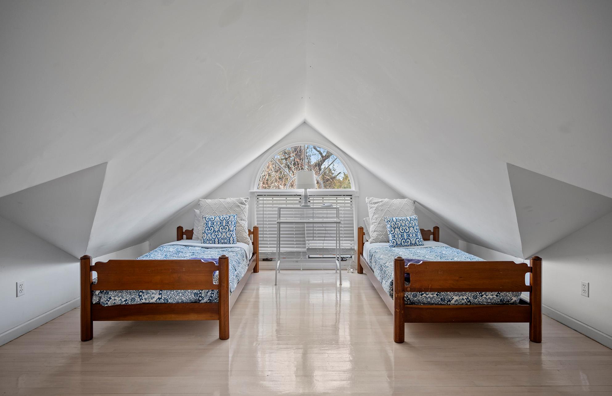 19 Quaquanantuck Lane, Quogue, NY 11959