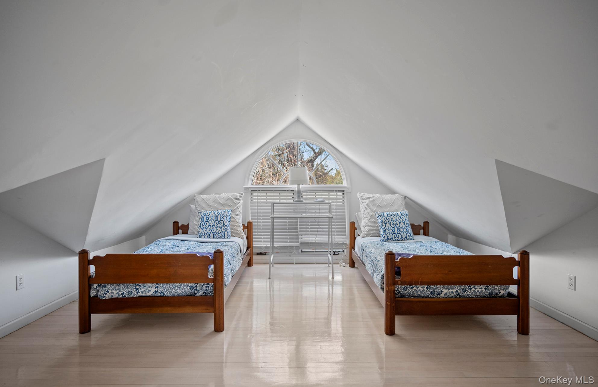 19 Quaquanantuck Lane, Quogue, NY 11959