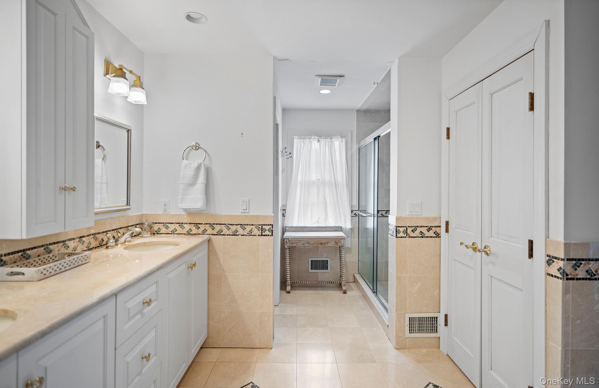 19 Quaquanantuck Lane, Quogue, NY 11959