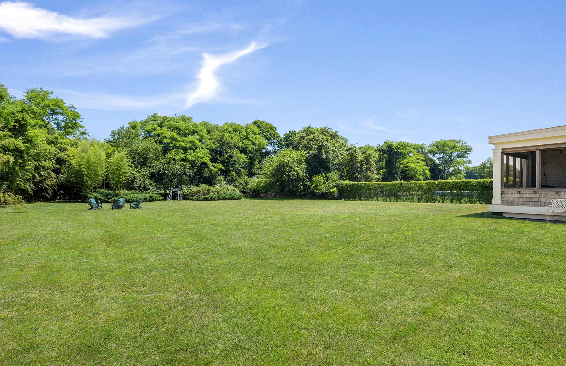 19 Quaquanantuck Lane, Quogue, NY 11959