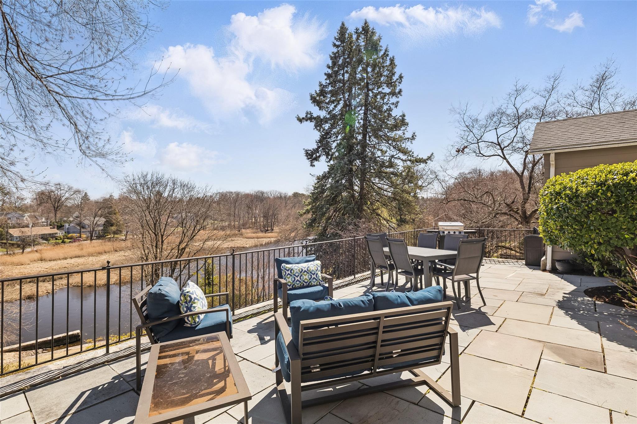 911 Stuart Avenue, Mamaroneck, NY 10543