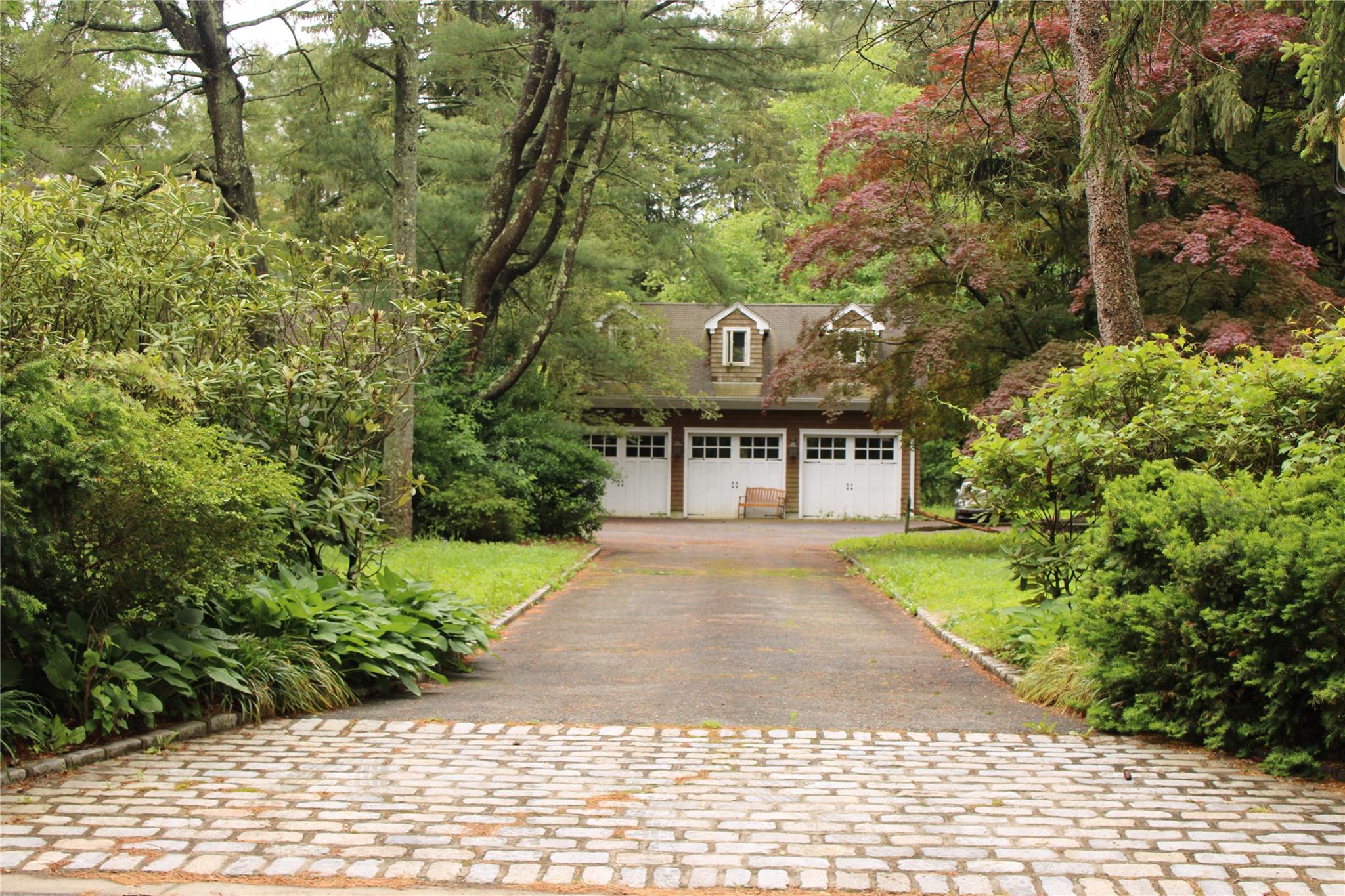 7 Locust Lane, Glen Head, NY 11545