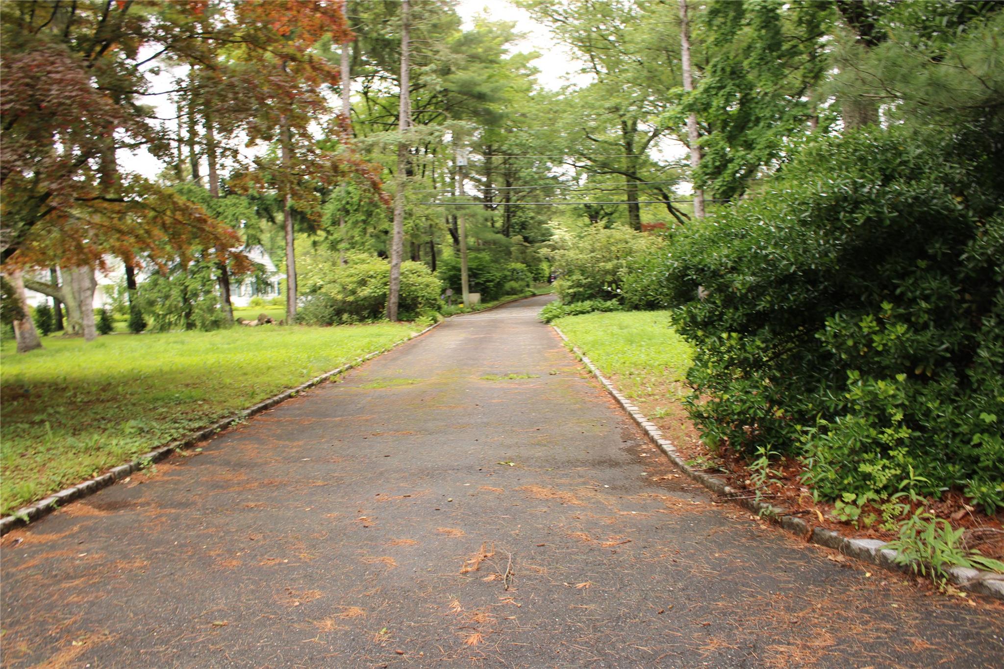 7 Locust Lane, Glen Head, NY 11545