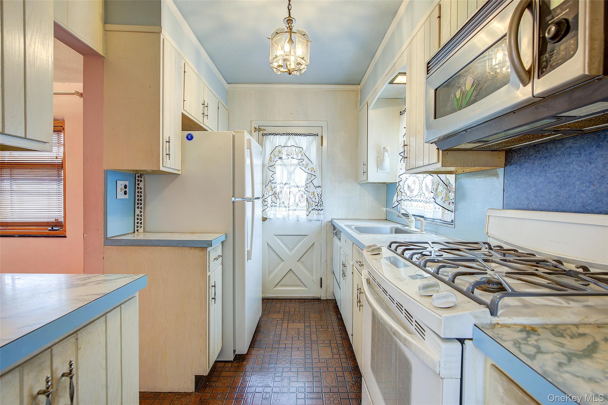 61-20 214 Street, Bayside, NY 11364