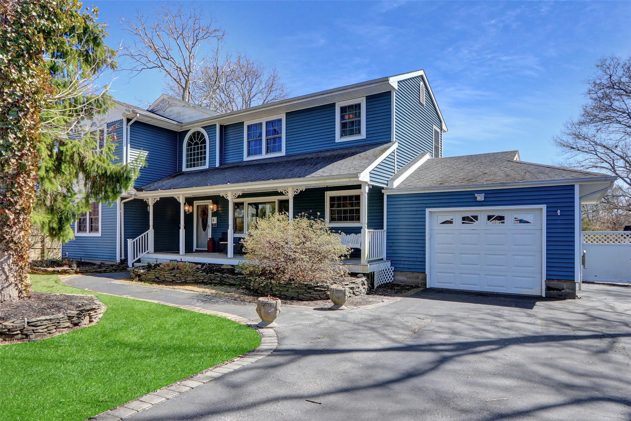 8 Pine Street, Bayport, NY 11705