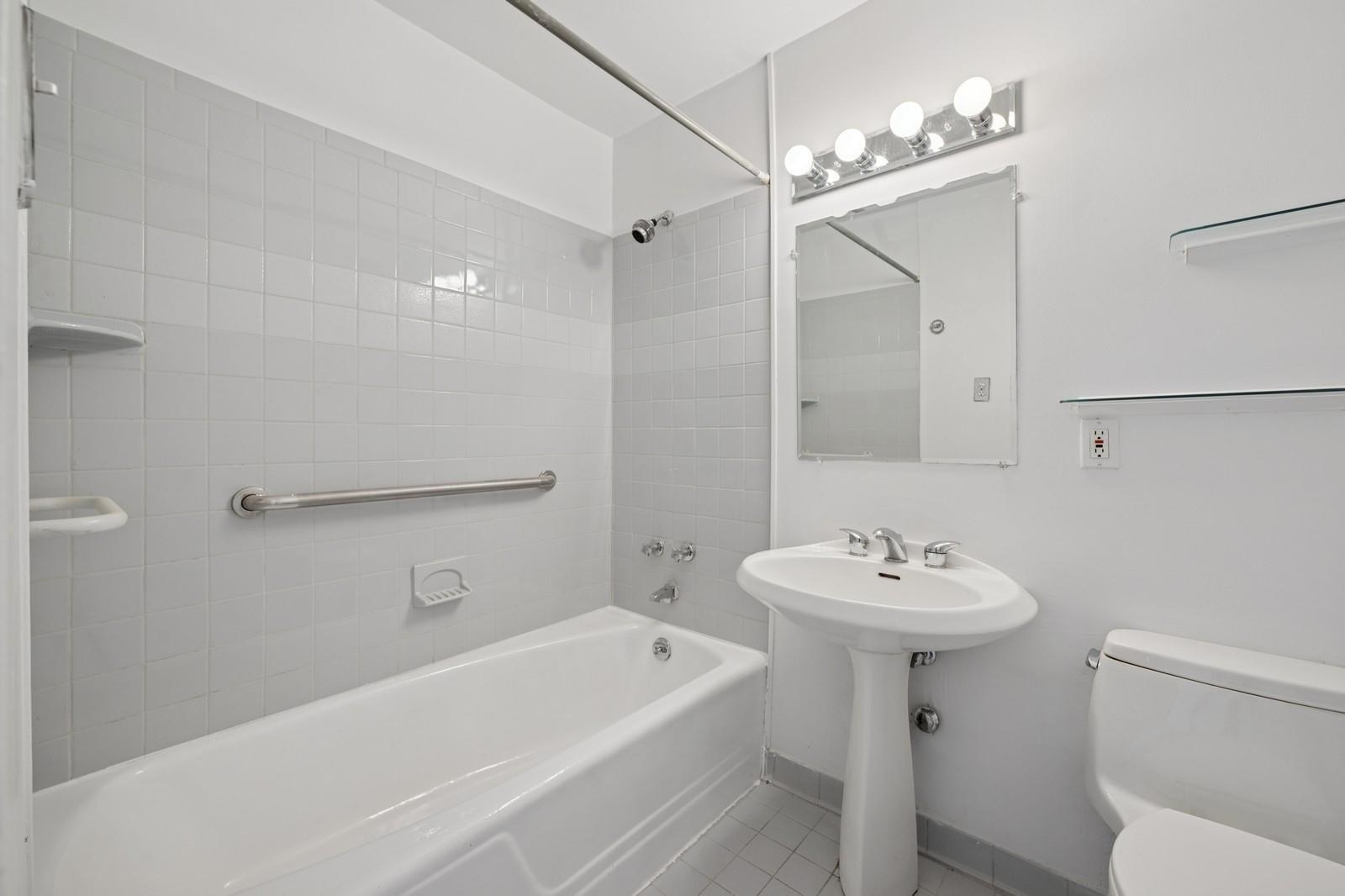 166-25 Powells Cove Boulevard # 7E, Beechhurst, NY 11357