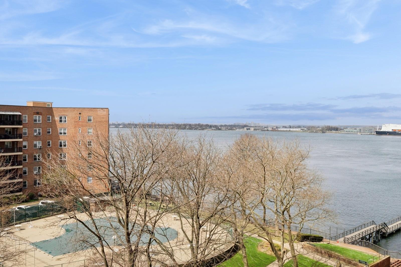 166-25 Powells Cove Boulevard # 7E, Beechhurst, NY 11357