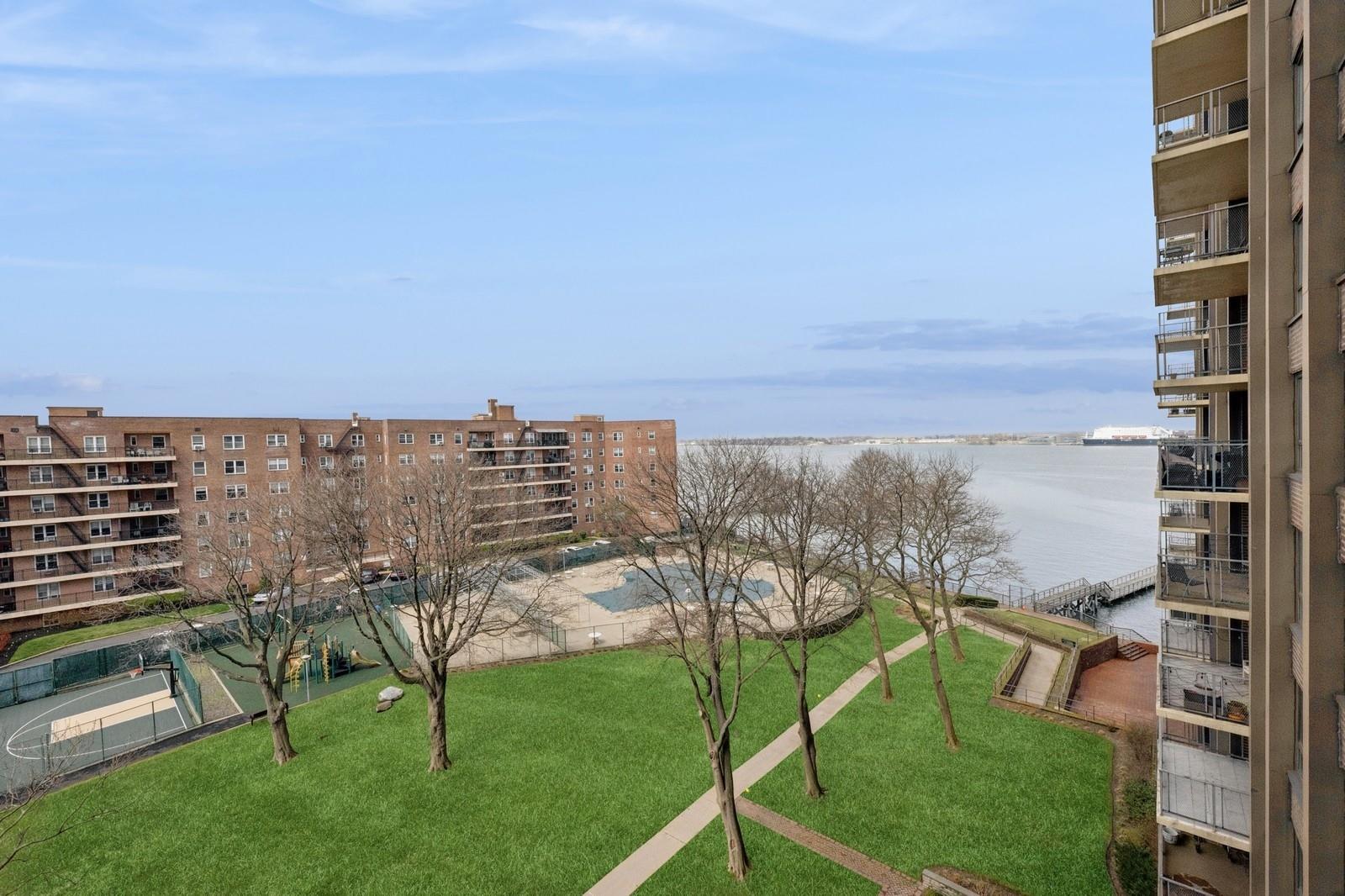 166-25 Powells Cove Boulevard # 7E, Beechhurst, NY 11357