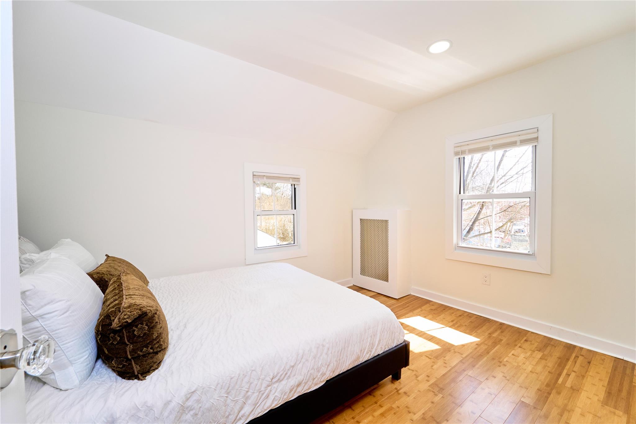 32 Thorne Avenue, Hempstead, NY 11550