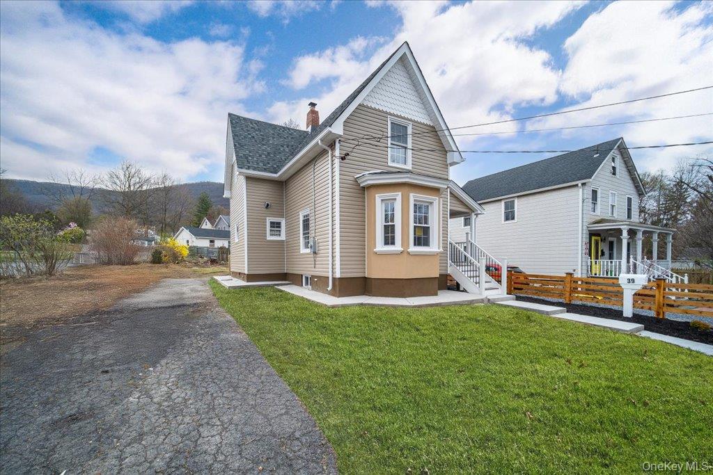 39 Washington Avenue, Beacon, NY 12508