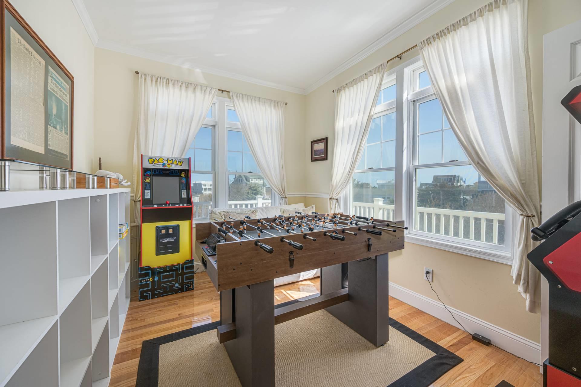 892 Dune Road, Westhampton Dunes, NY 11978