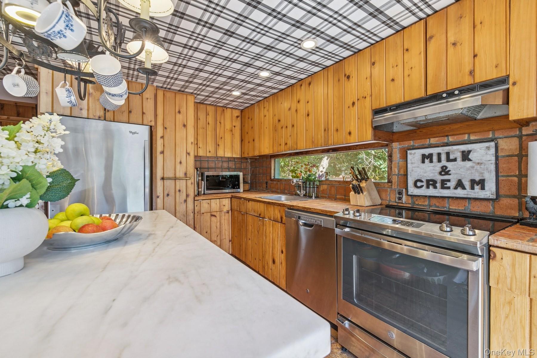 4 Marion Lane, East Hampton, NY 11937