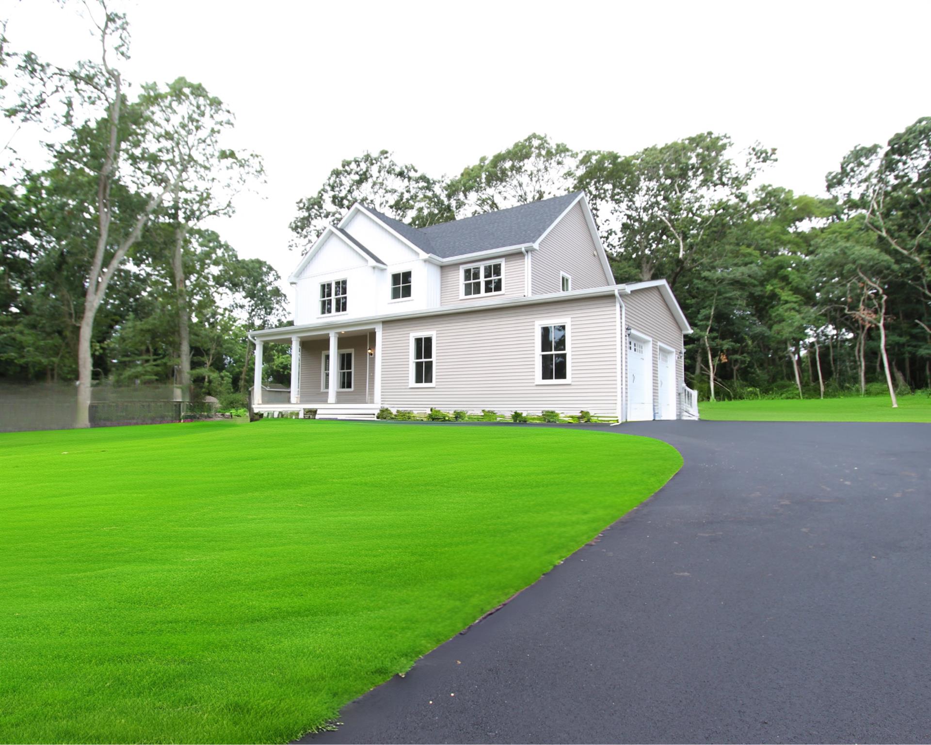 46 Newins Street, Center Moriches, NY 11934
