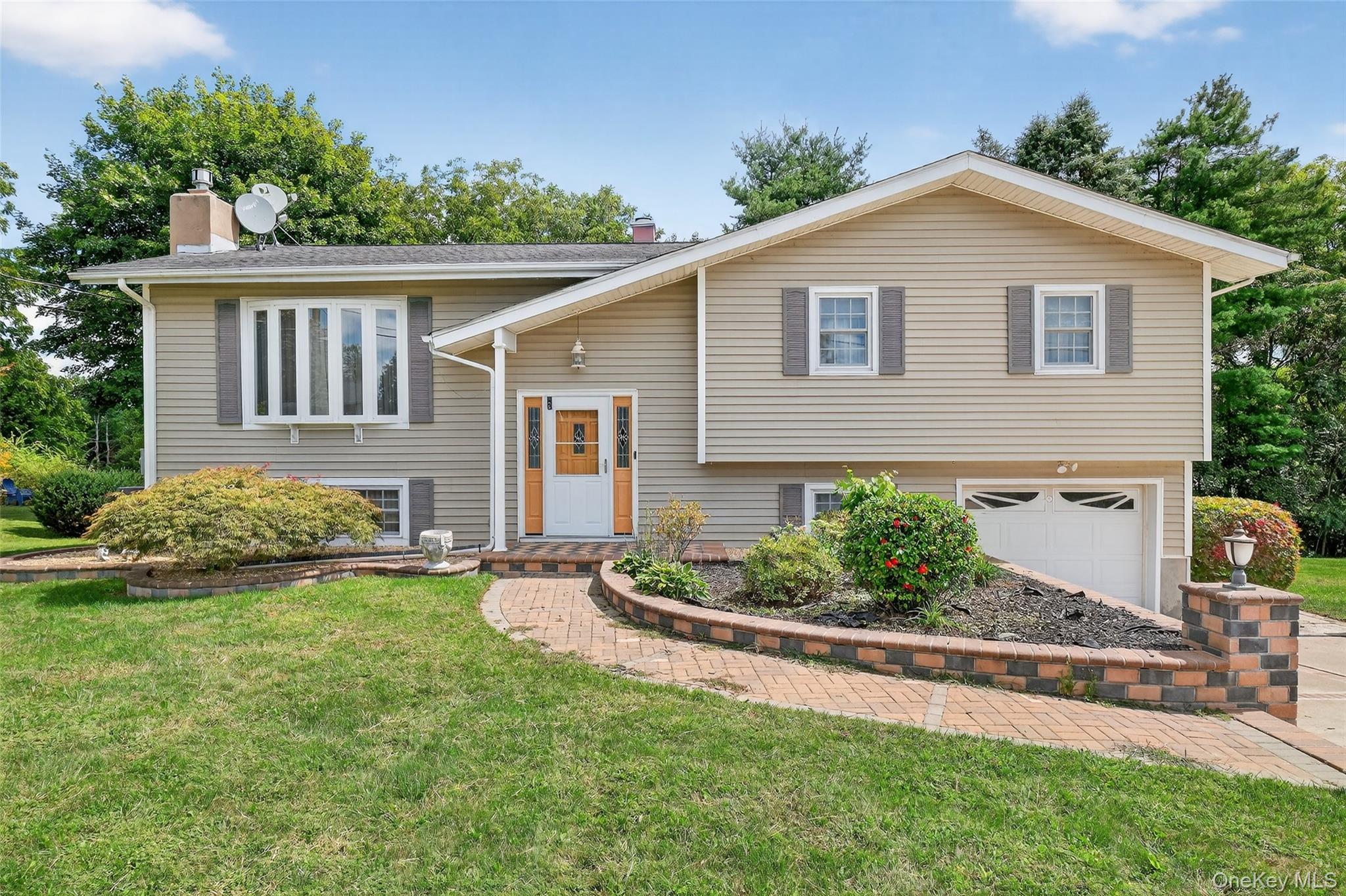 6 North Drive, Poughkeepsie, NY 12603