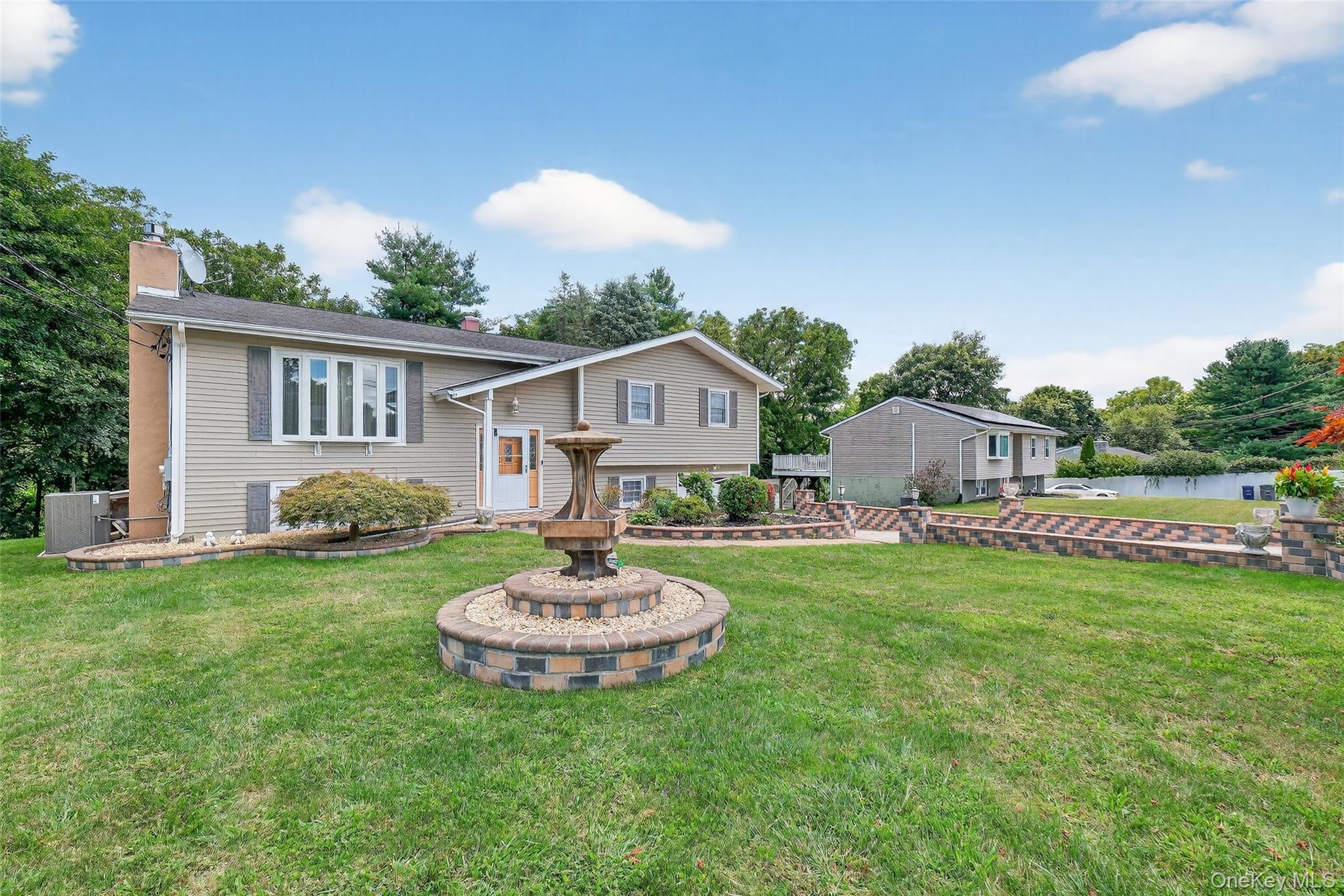 6 North Drive, Poughkeepsie, NY 12603