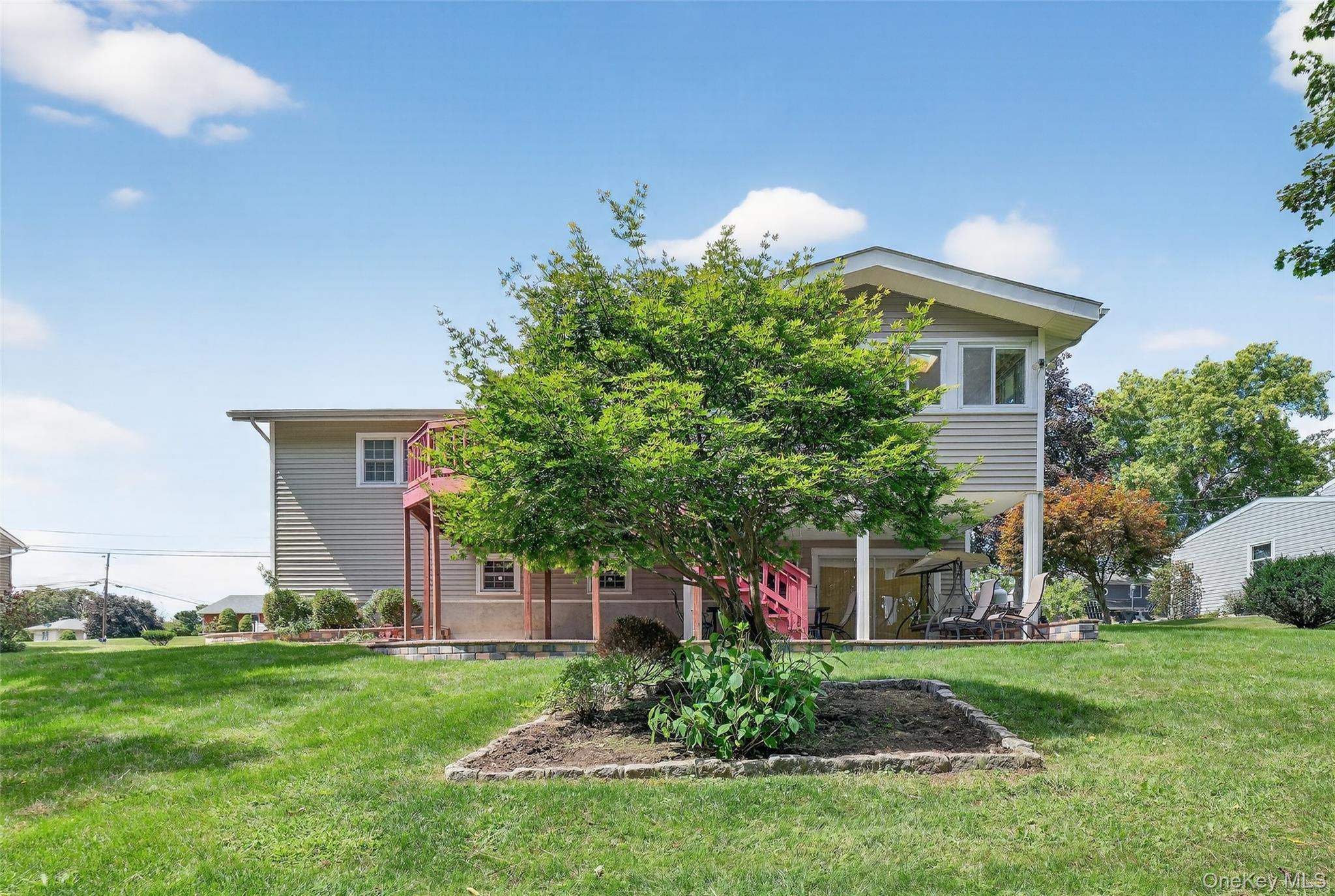 6 North Drive, Poughkeepsie, NY 12603