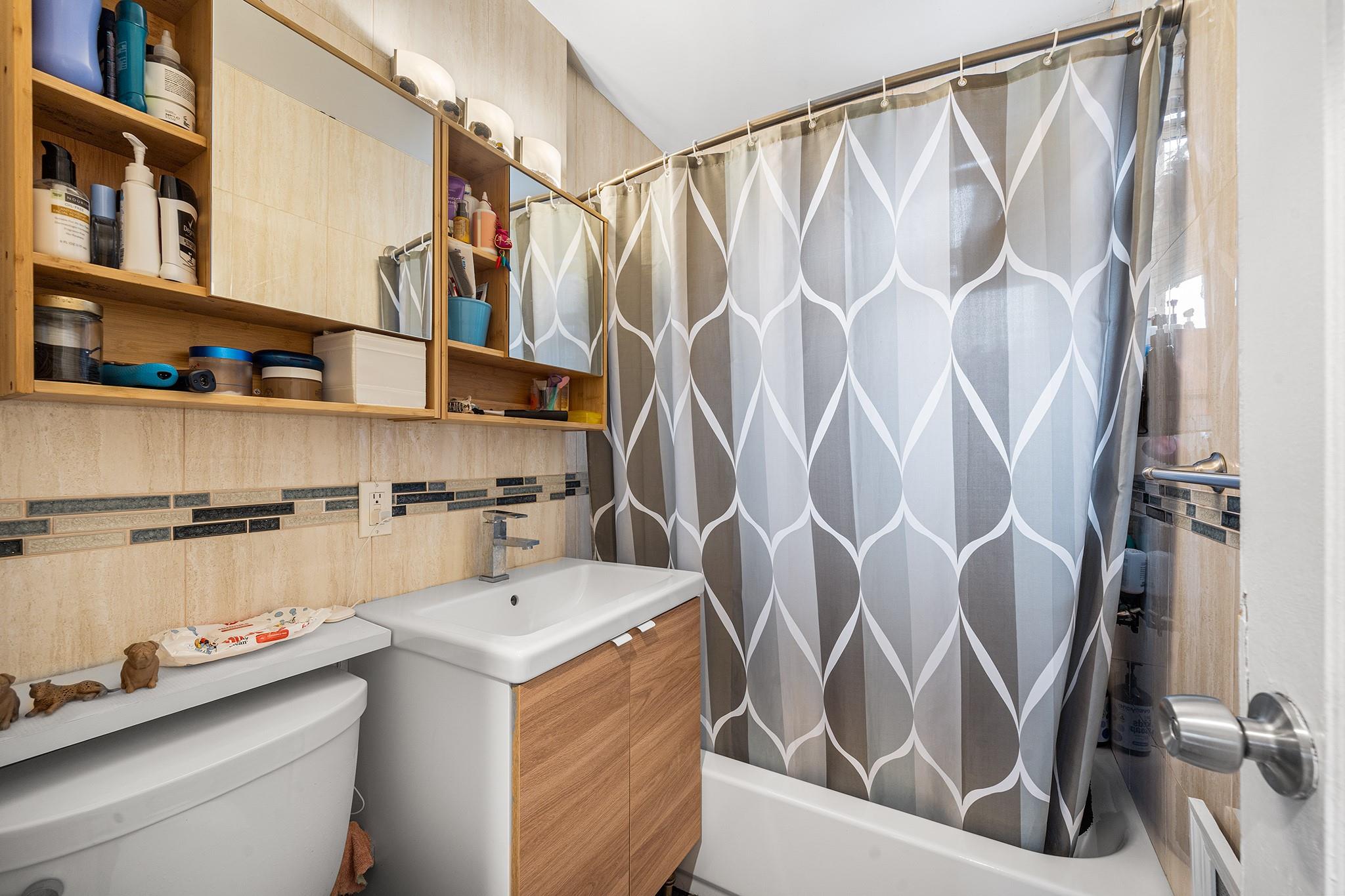 57-45 Marathon Parkway # Uppr, Little Neck, NY 11362