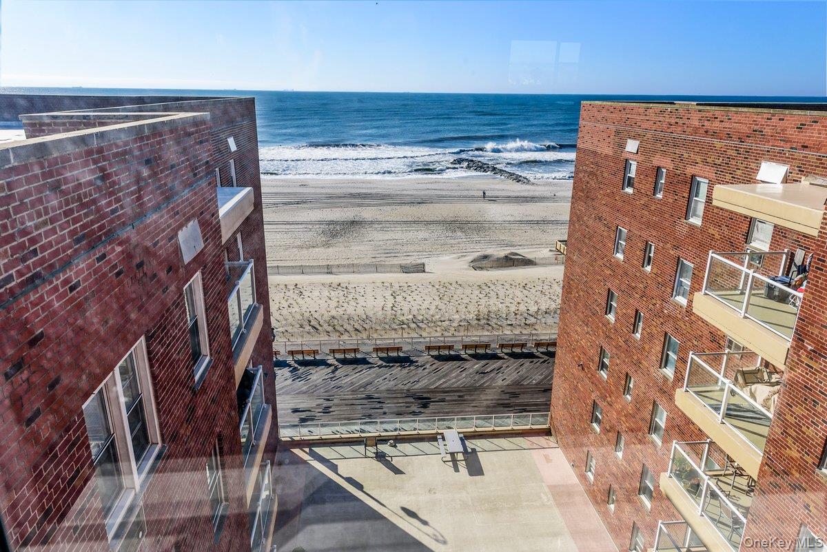 370 W Broadway # 4J, Long Beach, NY 11561