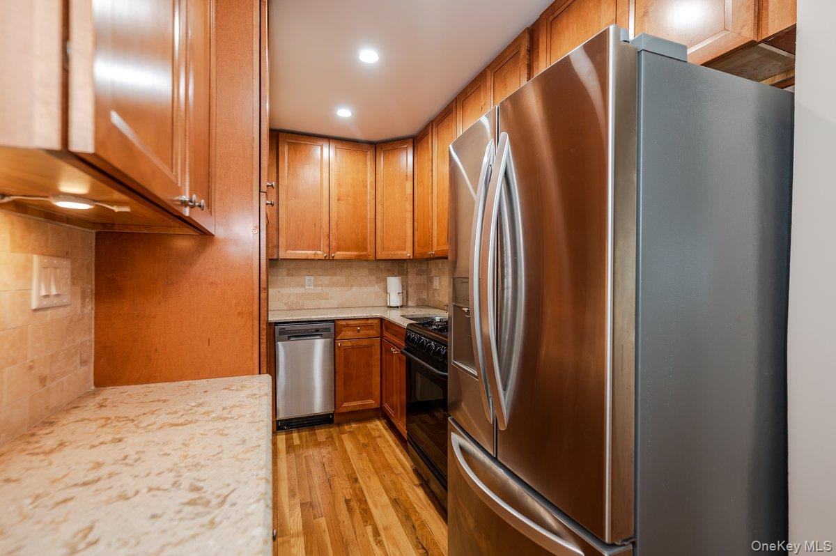 370 W Broadway # 4J, Long Beach, NY 11561