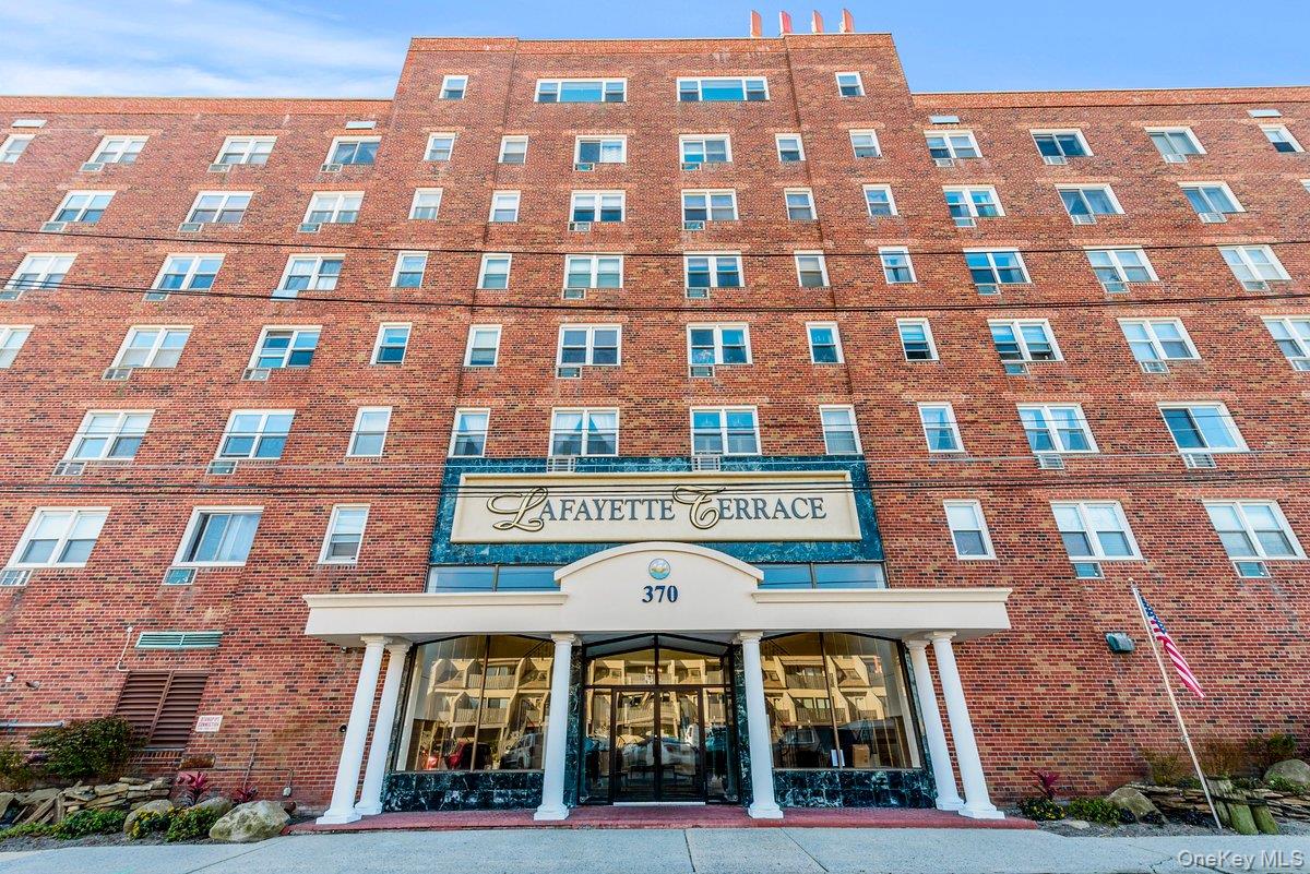 370 W Broadway # 4J, Long Beach, NY 11561