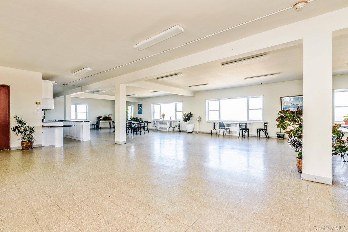 370 W Broadway # 4J, Long Beach, NY 11561