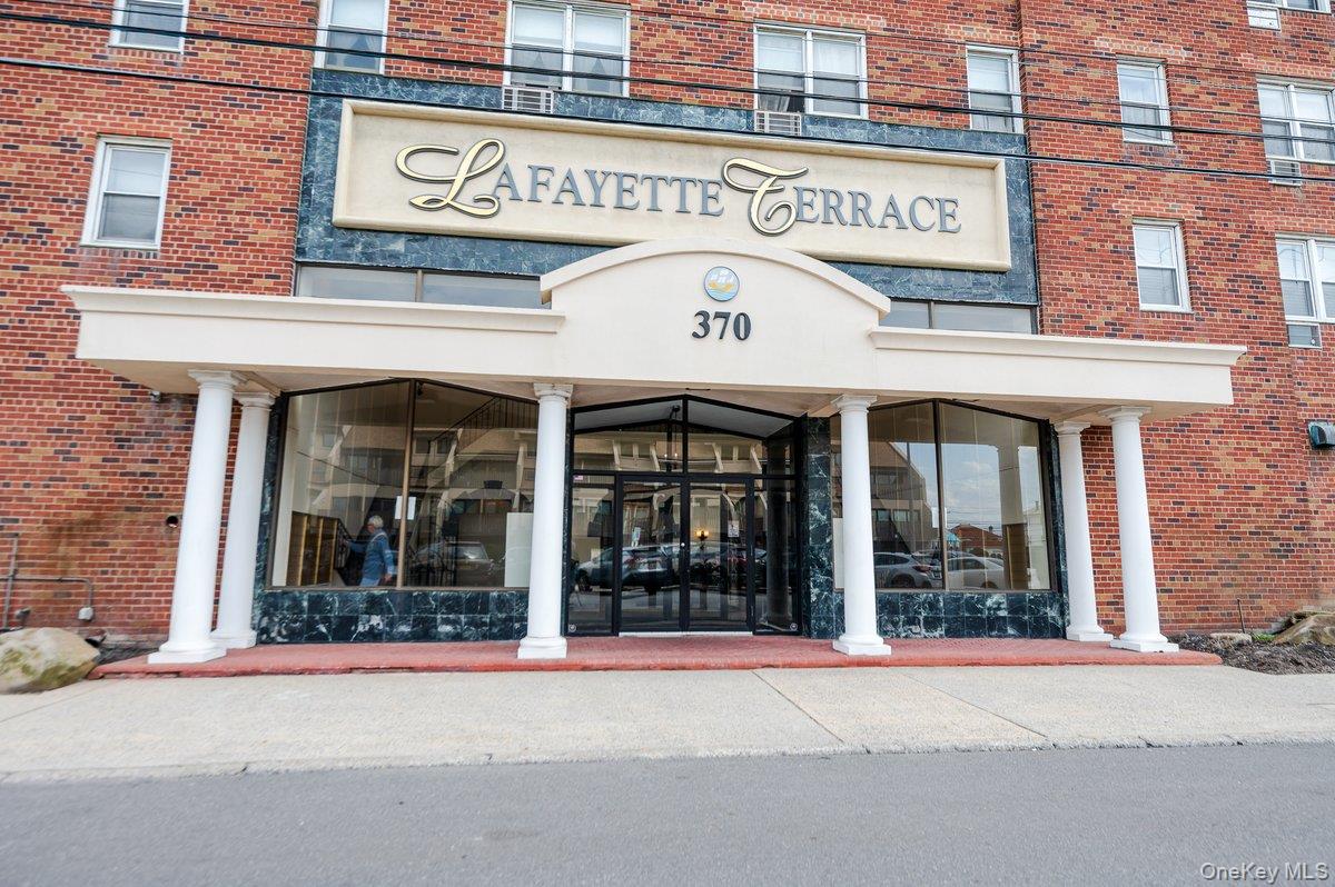 370 W Broadway # 4J, Long Beach, NY 11561