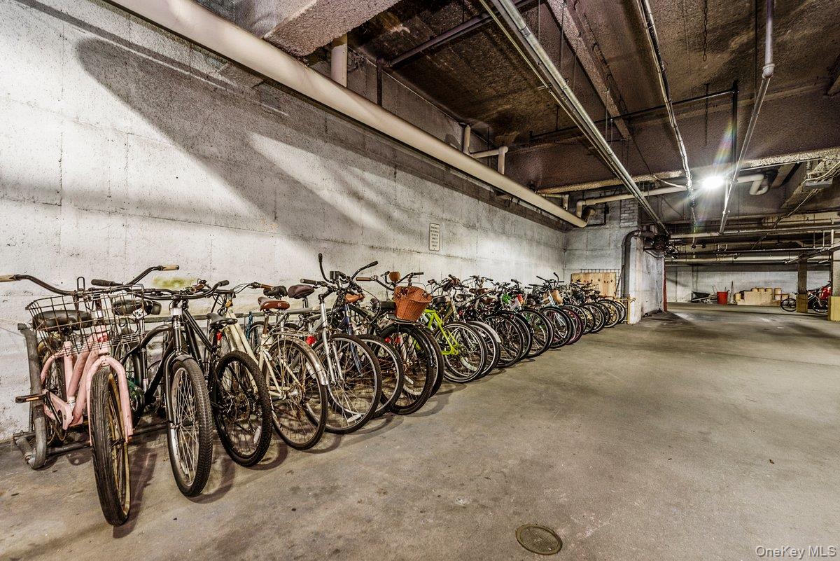 370 W Broadway # 4J, Long Beach, NY 11561