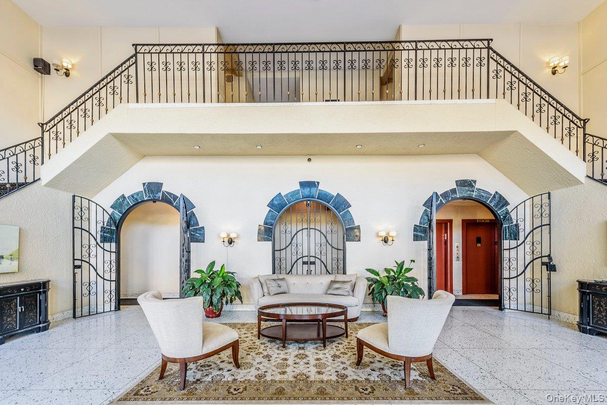 370 W Broadway # 4J, Long Beach, NY 11561