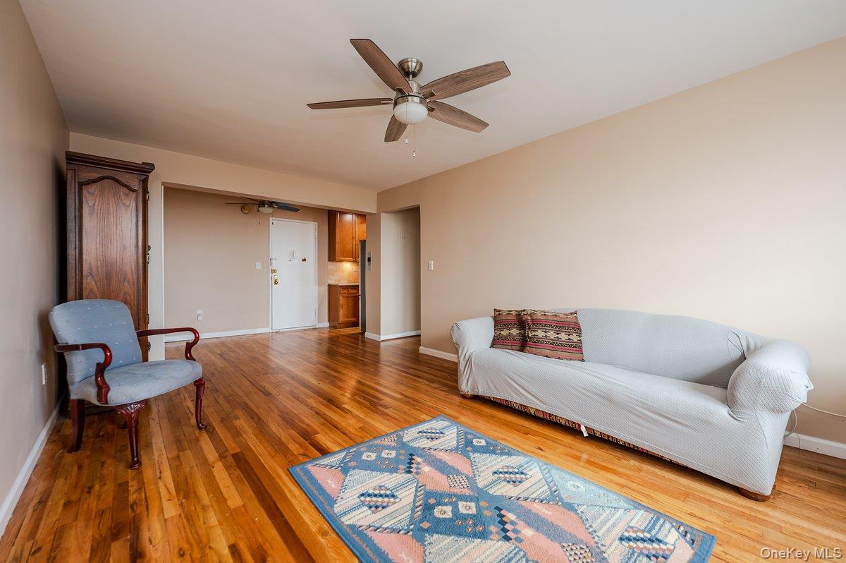 370 W Broadway # 4J, Long Beach, NY 11561