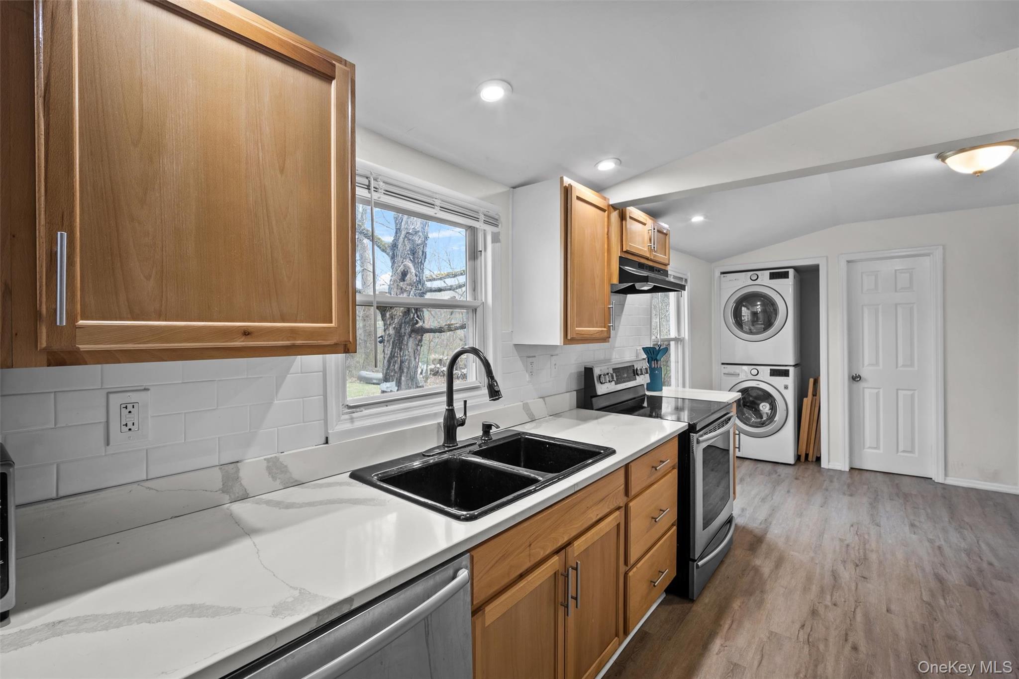 16 Titus Road, Poughkeepsie, NY 12603