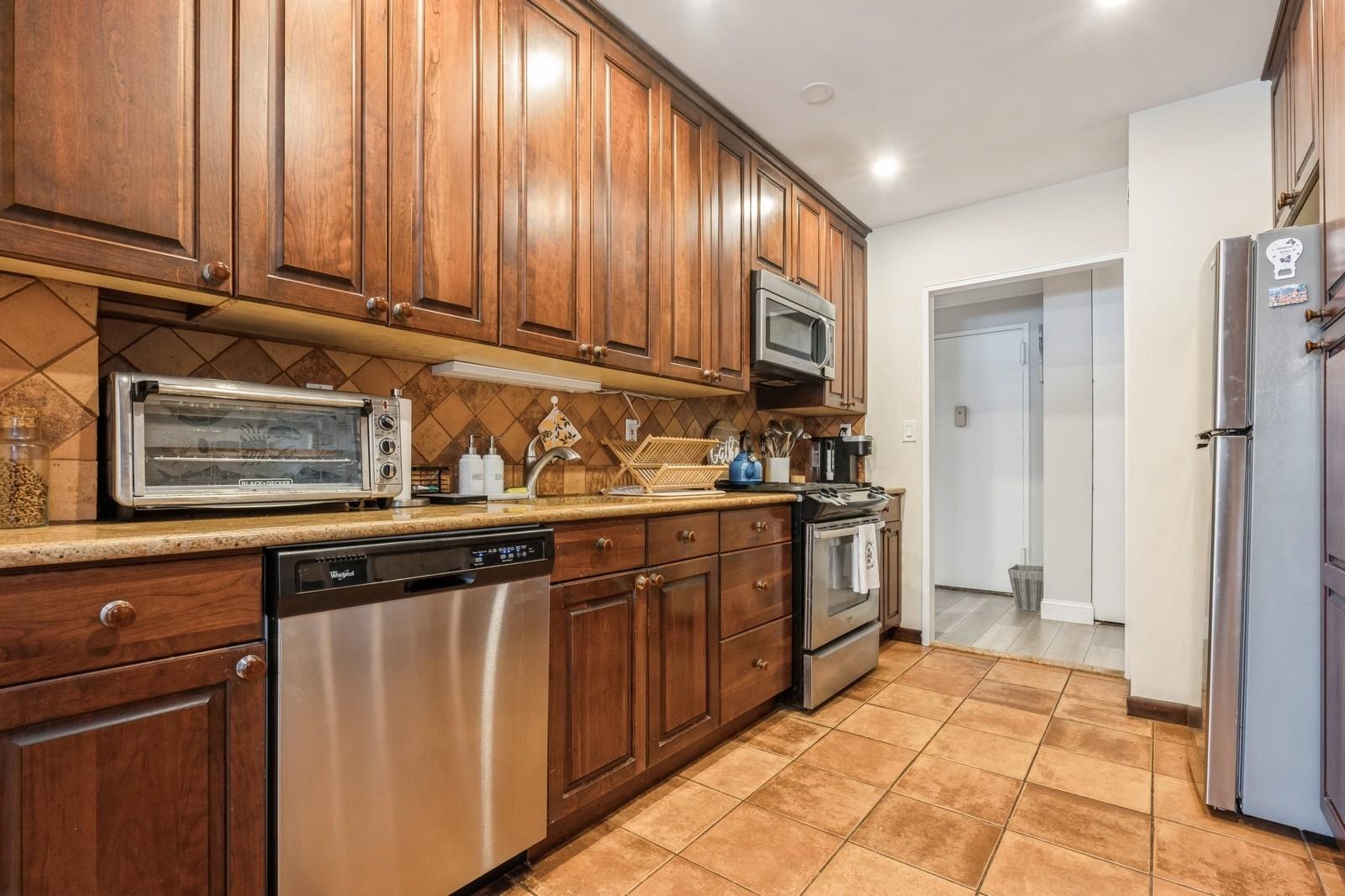 700 Shore Road # 2Z, Long Beach, NY 11561